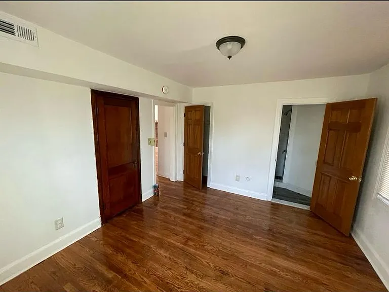 4300 Jefferson St — Photo 11