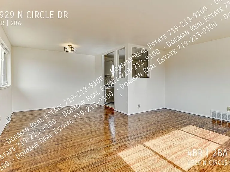 1929 N Circle Dr — Photo 5
