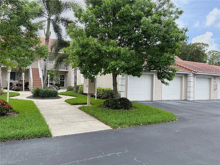 Dennis Cir — Photo 19