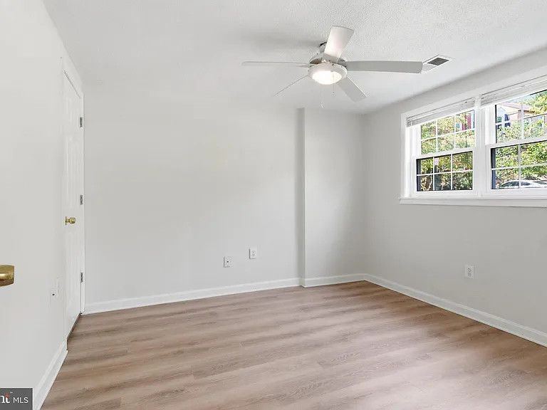 12214 Grassy Hill Ct — Photo 17