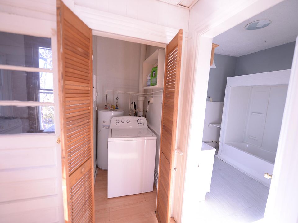 1st image of 86 Oakwood Ave Floor 2