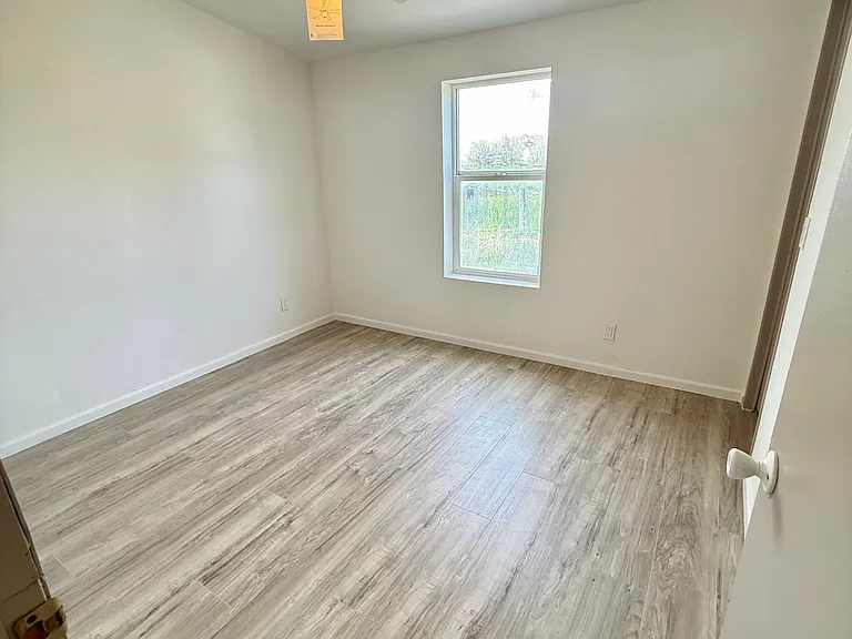204 W 200 N — Photo 7