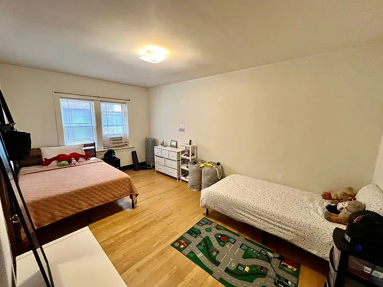 4460 N Oakland Ave — Photo 9