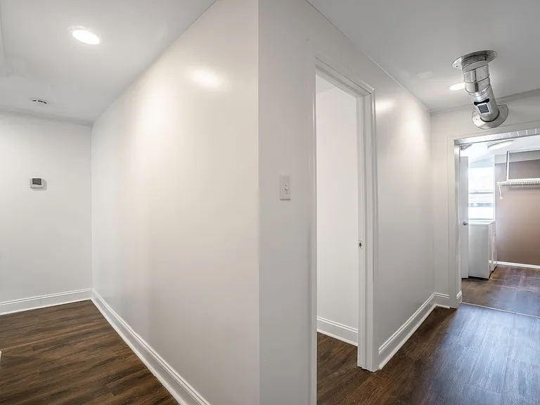 2407 Sarah St — Photo 13