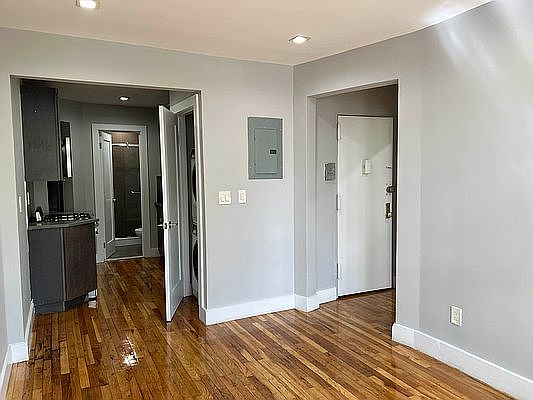 5th image of 421 E 114th St APT 1B