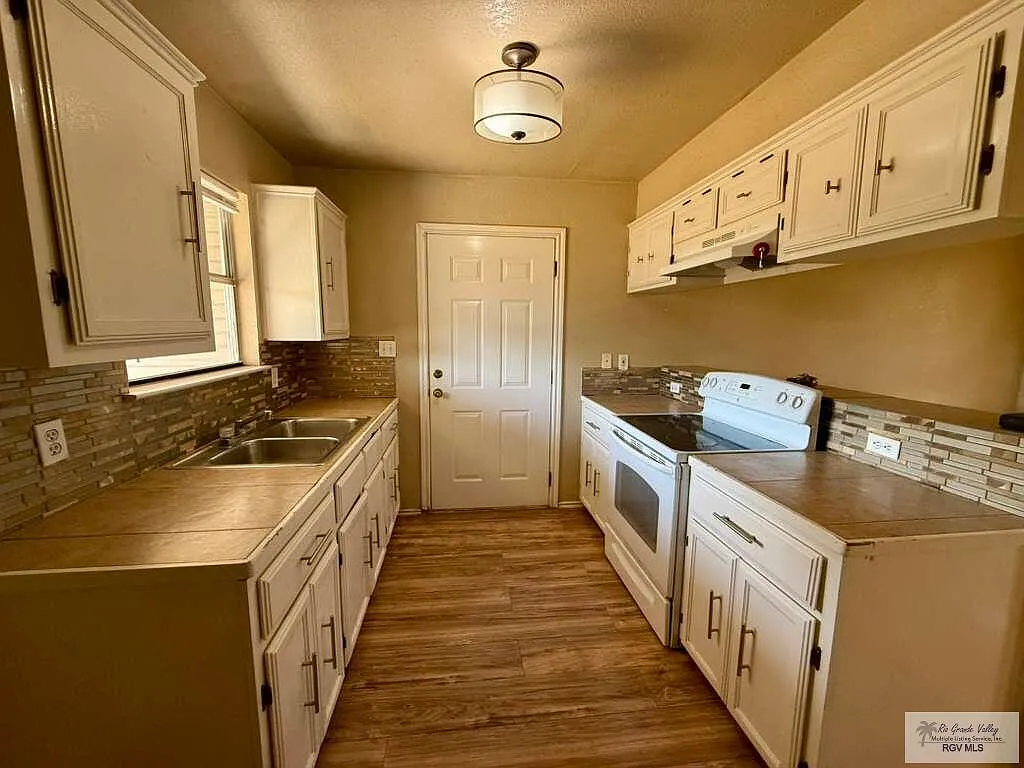 3 bed, 2.0 bath, 995 sqft, $1,500 — Photo 4