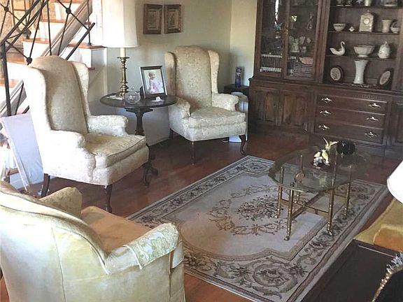 5th image of 82 Cardinal Ln