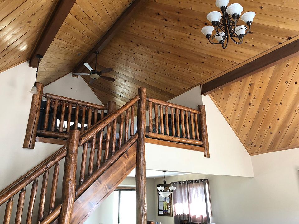 Loft (extra bedroom or office)