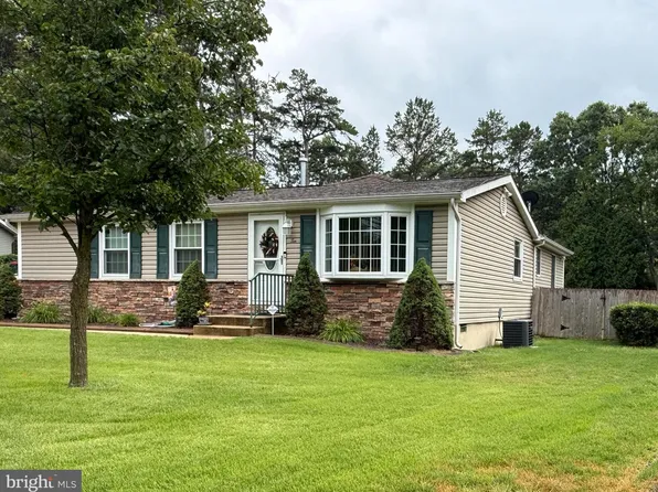 10 Raysmith Rd, Sicklerville, NJ 08081