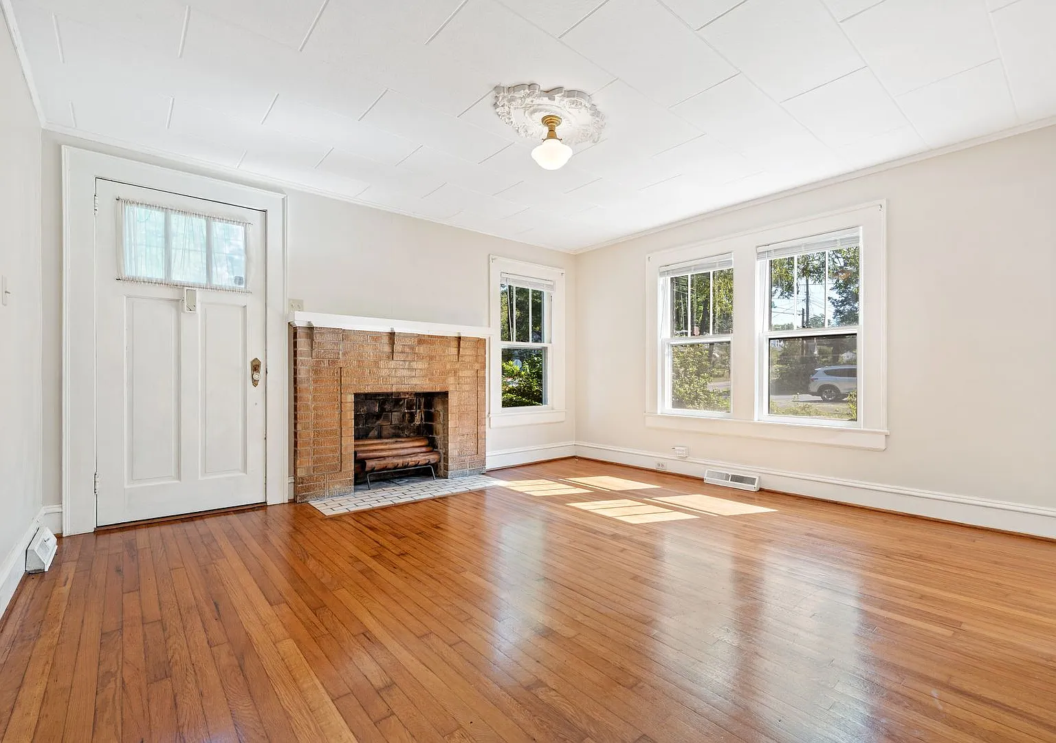 Move-In Ready 2 Bedroom Cottage Plan — Photo 4