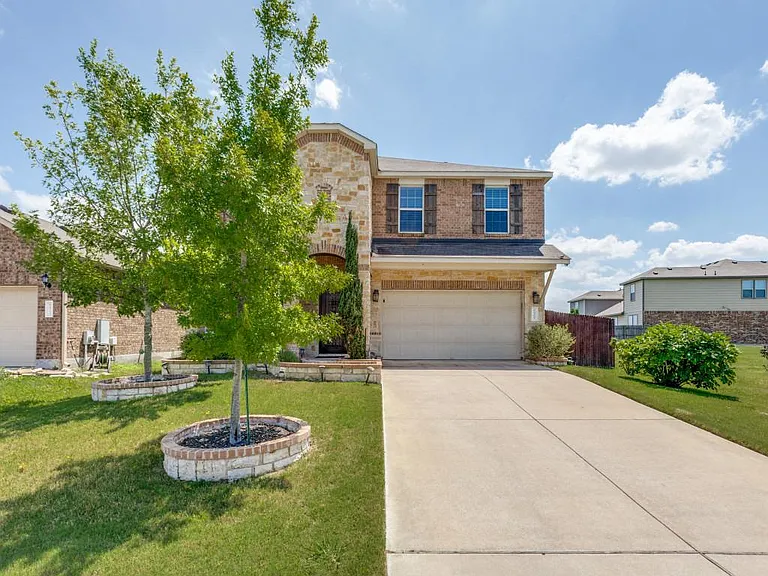 6909 Longford Trl — Photo 3