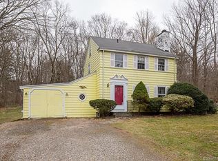 1073 Racebrook Rd, Woodbridge, CT 06525