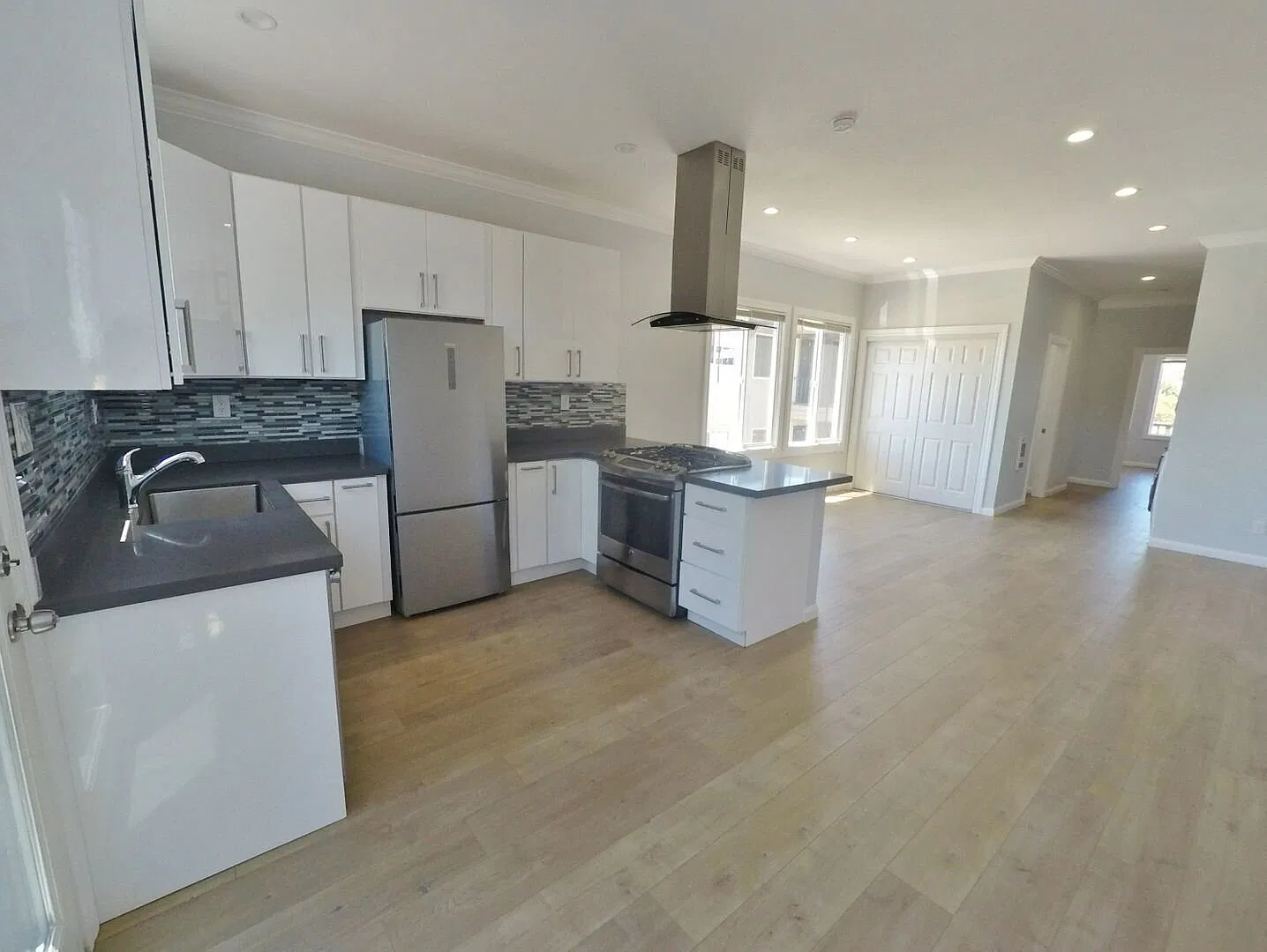 1 Month Free! Remodeled 1BR w/ In-Unit Laundry, Private Deck & Parking — Photo 3