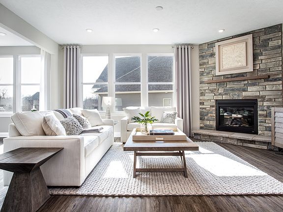 Cozy Gathering Room, Perfect for Family Movie Night