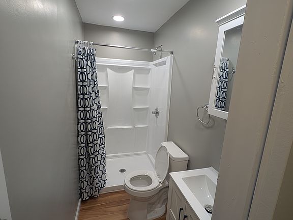 4th image of 1220 Woodridge Dr