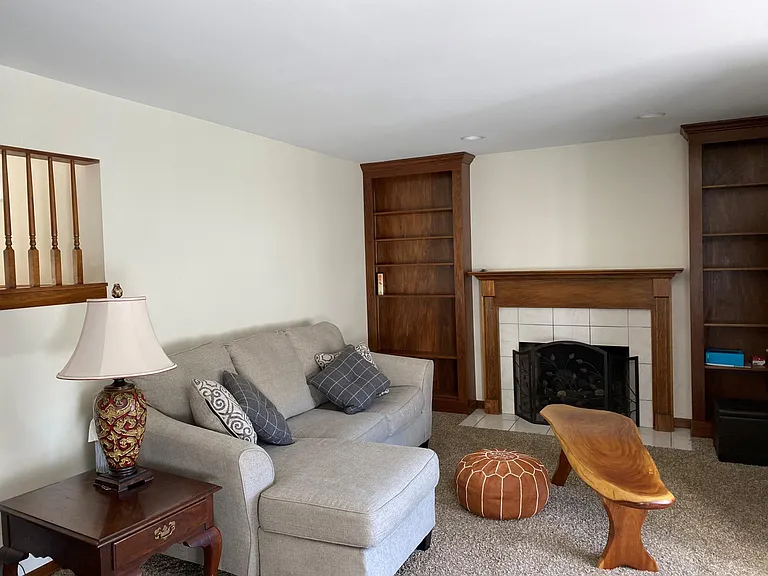 82 Chaucer Ct — Photo 4