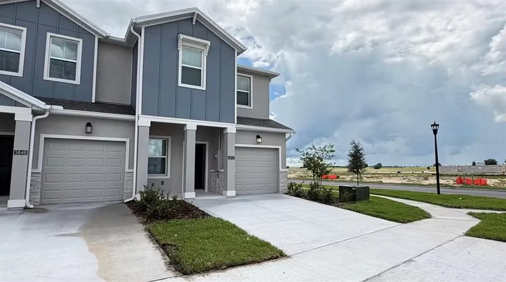 3 bed, 2.5 bath, 1834 sqft, $2,395 — Photo 3