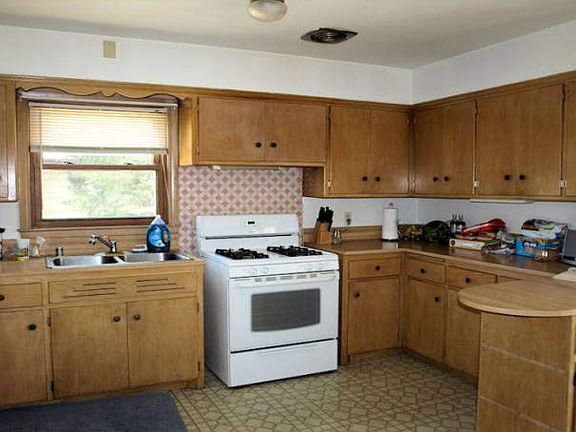 Eat in kitchen