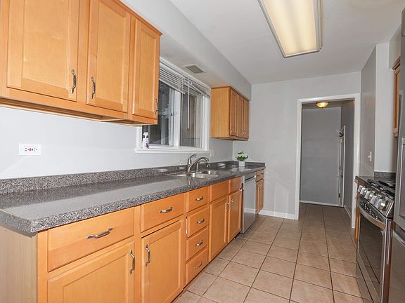 3rd image of 10614 Phillip Dr