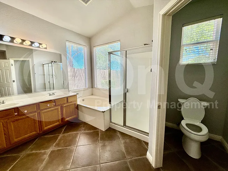 826 W Carob Dr — Photo 6