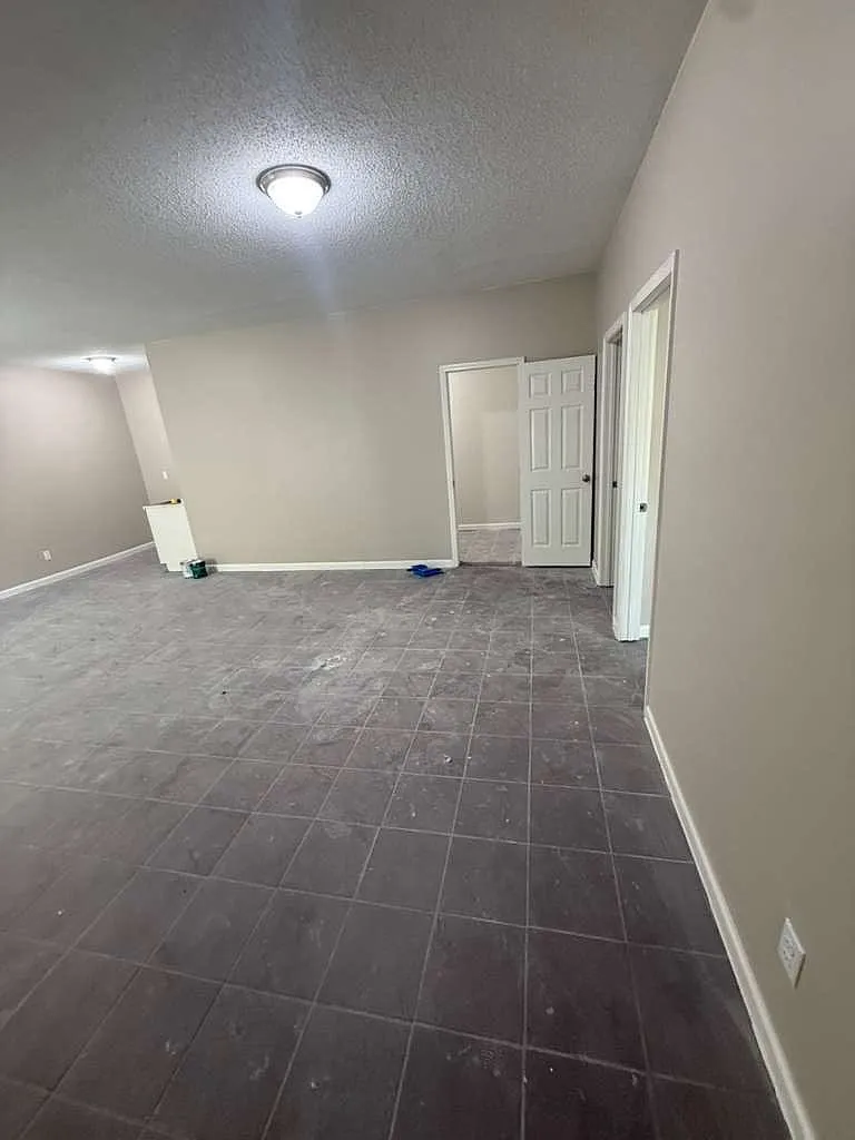 5 bed, 2712 sqft, $5,000 — Photo 3