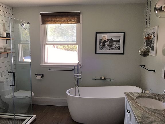 2018 Renovated master bath