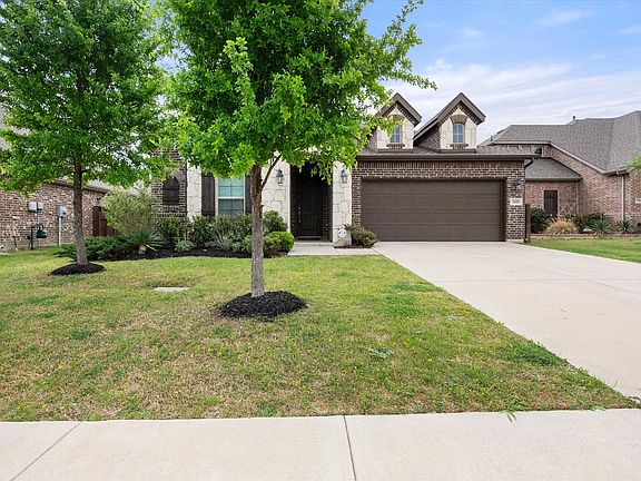 4th image of 3418 Woodford Dr