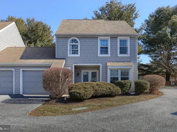 225 Crescent Dr, Hershey, PA 17033