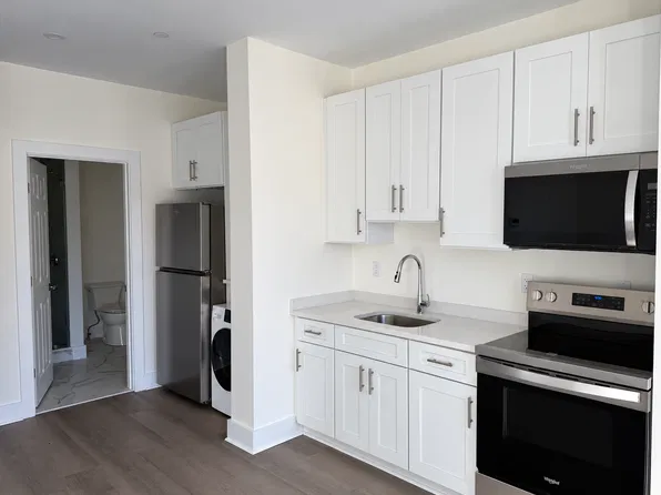 10 Ambrose St, Providence, RI 02908