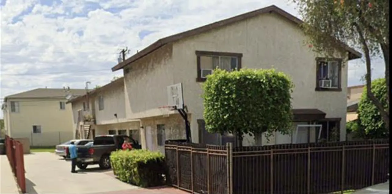 2 bed, 1.5 bath, 800 sqft, $2,300 — Photo 1
