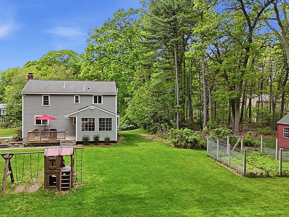 4th image of 6 Colonial Dr