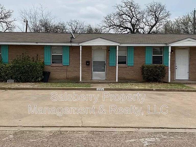 1202 NW 3rd Ave — Photo 8