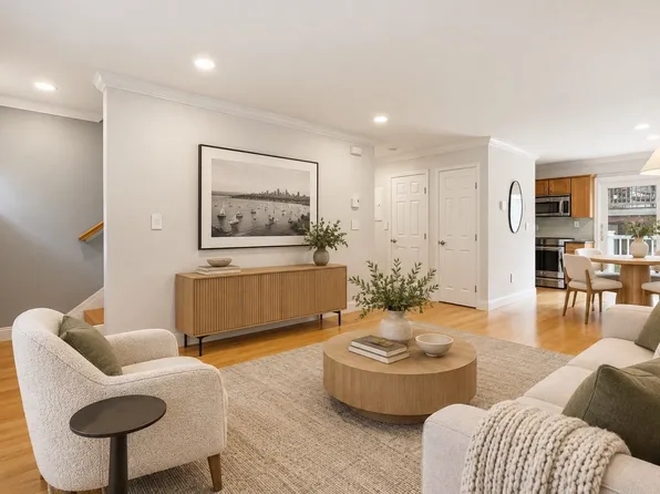 75 Bolton St, South Boston, MA 02127