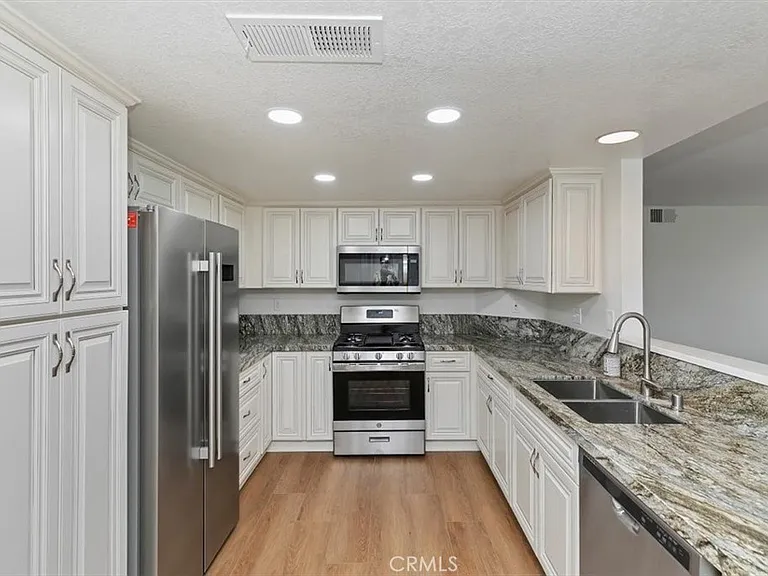 2766 Broken Lance Dr — Photo 10
