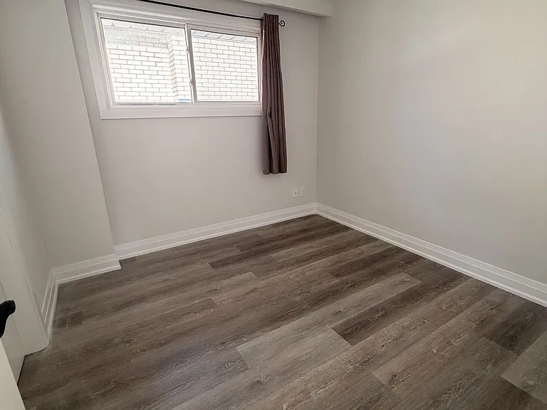 653 Athol St E #MAIN — Photo 16