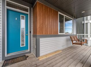 176 Charlesworth Dr SW, Edmonton, AB T6X 2W5