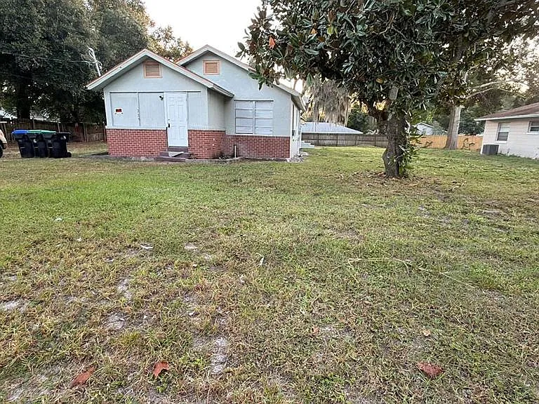 229 S Candler Ave — Photo 2