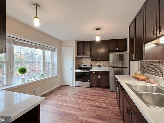 4th image of 1403 Admiral Dr