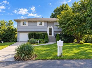 72 Sammis Avenue, Deer Park, NY 11729