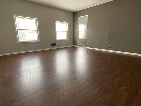 4th image of 321 E 1st St #5132794