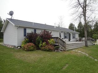 14428 Lakeside Dr, Presque Isle, MI 49777