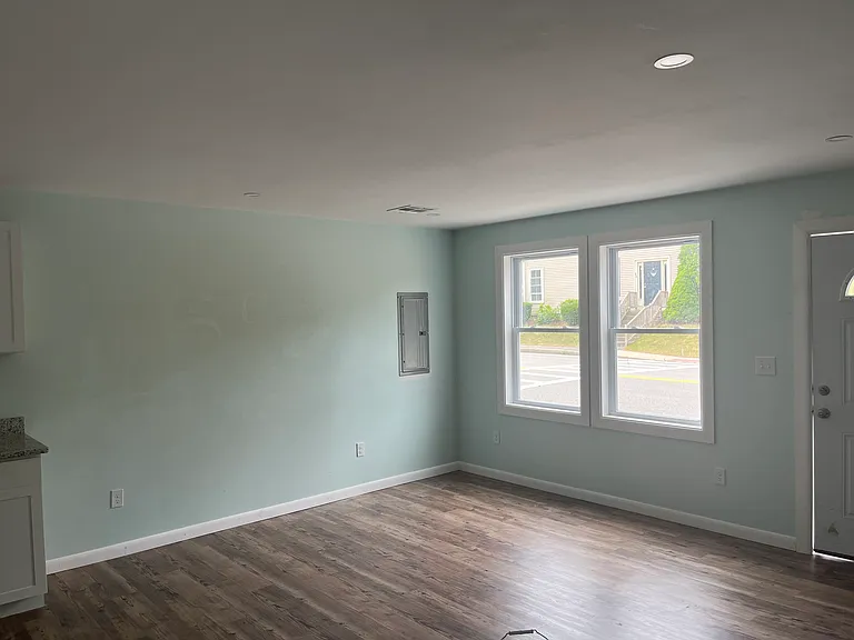 87 W Grove St #3 — Photo 1