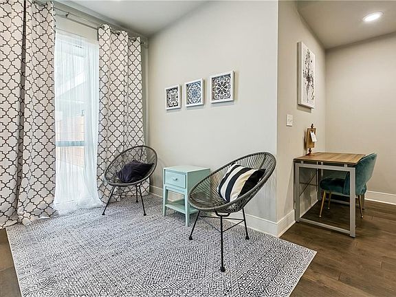 4th image of 900 Bartholomew St #218