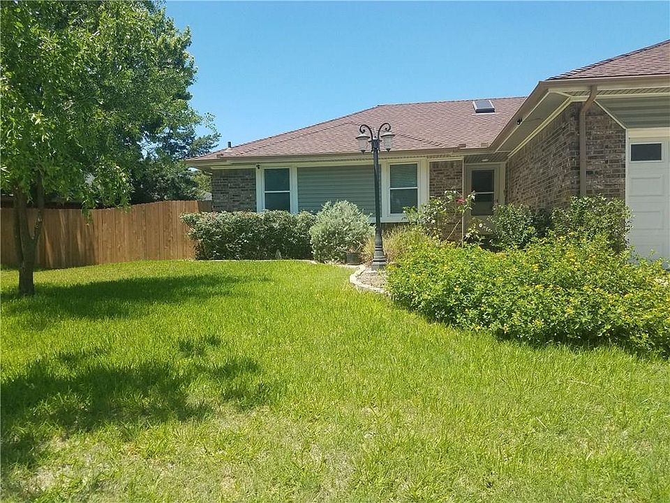 1st image of 3724 Huntwick Dr