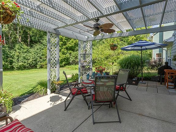 3rd image of 6664 Meadowgreen Dr