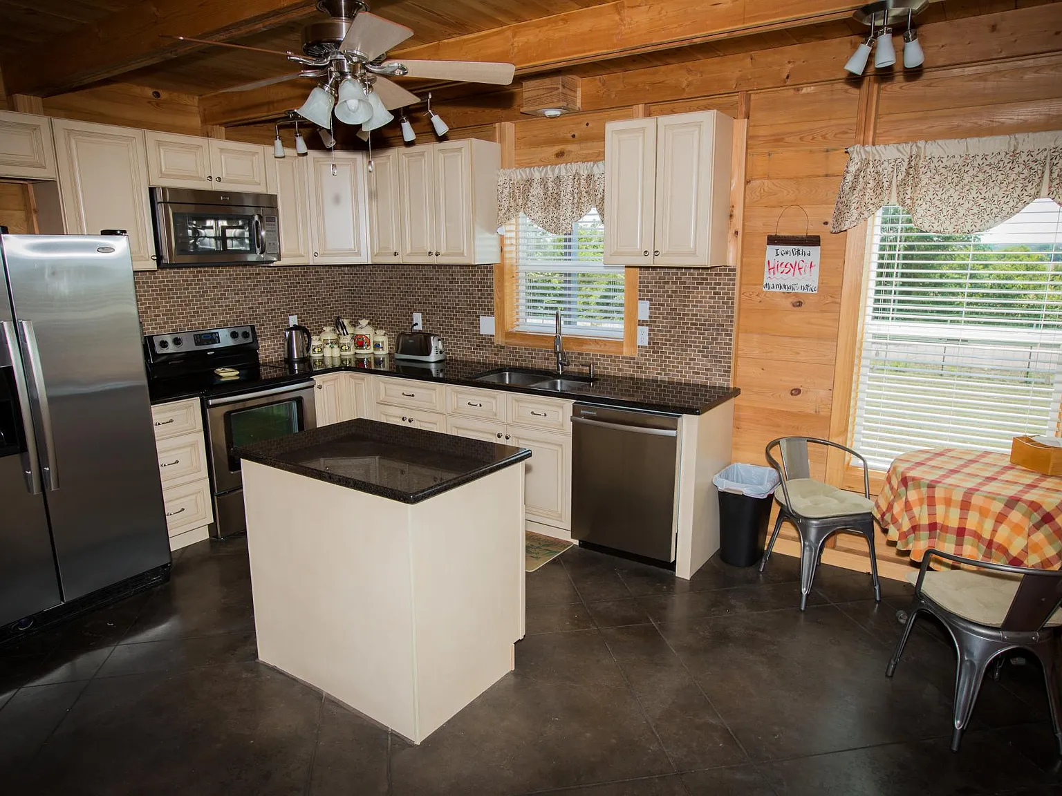 3 bed, 1684 sqft, $2,150 — Photo 3