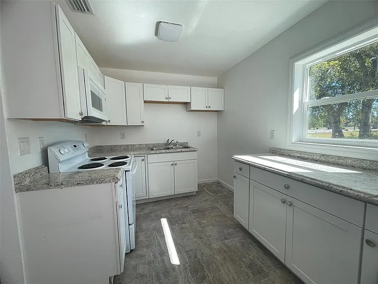 525 E Helen Ave — Photo 16