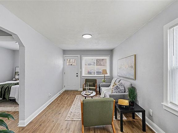 5th image of 821 Greeley Ave