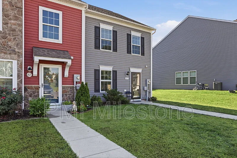 3 bed, 2.5 bath, 1320 sqft, $1,880 — Photo 3