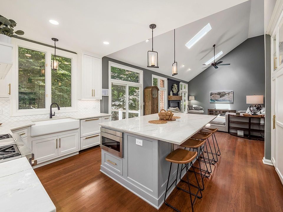 1st image of 10748 Preston Way